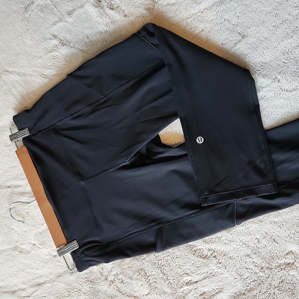 •Lululemon crop / capri pants